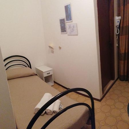 Hotel Magriv Римини Экстерьер фото