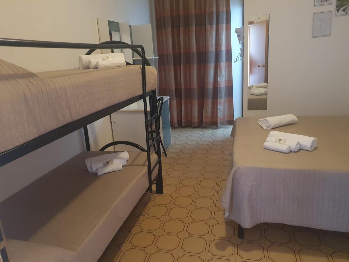 Hotel Magriv Римини Экстерьер фото