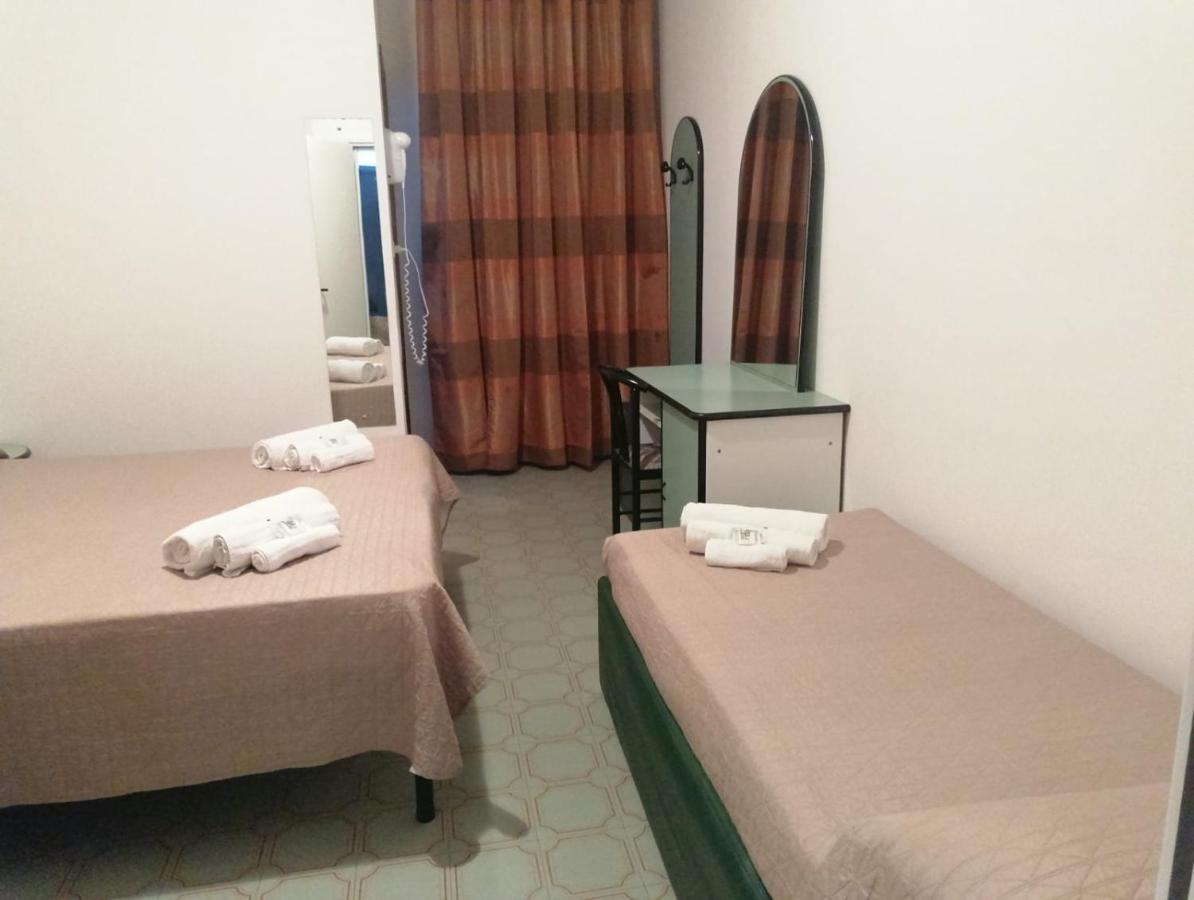 Hotel Magriv Римини Экстерьер фото