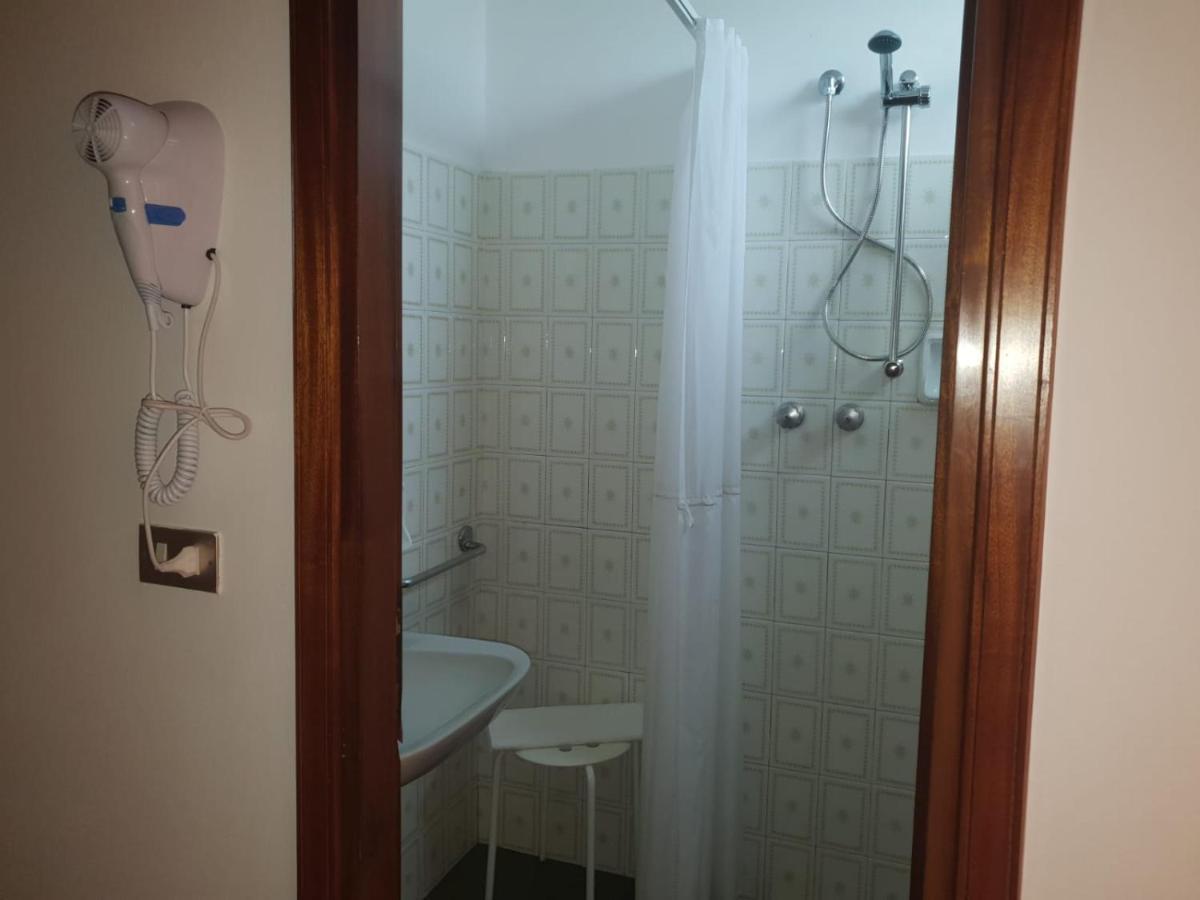 Hotel Magriv Римини Экстерьер фото