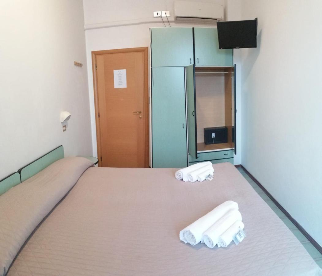 Hotel Magriv Римини Экстерьер фото